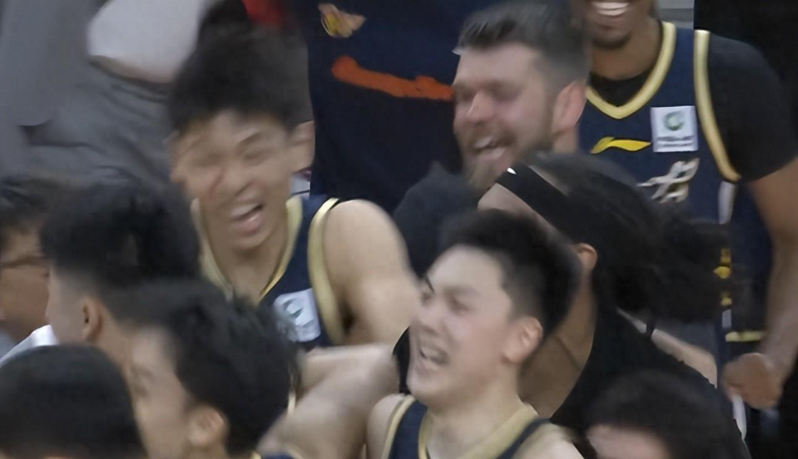 九游娱乐登录入口-广东绝境绝杀北京！张皓嘉致命三分定输赢，许利民赛前狂言被打脸